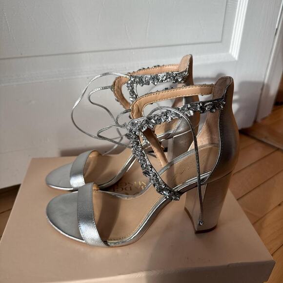 NWT Badgley Mischka Silver Crystal Rhinestone Strappy Heels Sandals Bridal 7 - Picture 3 of 4